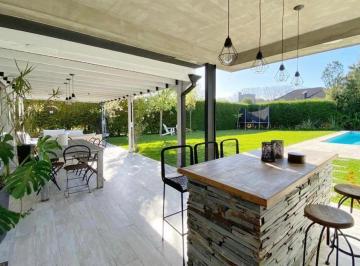 Casa de 6 ambientes, Tigre · Alquiler Febrero, Santa Bárbara.