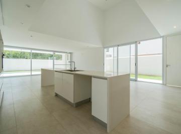 Casa · 185m² · 5 Ambientes · 2 Cocheras · Venta - Casa de 3 Dorm. y Pileta. Fisherton, Rosario