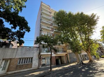 Departamento de 2 ambientes, Rosario · Jujuy 2700 - Pichincha - Vista Totalmente Despejada - Alquilado