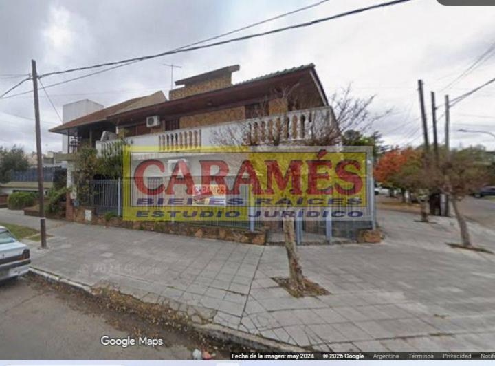 Casa · 200m² · 5 Ambientes · 1 Cochera