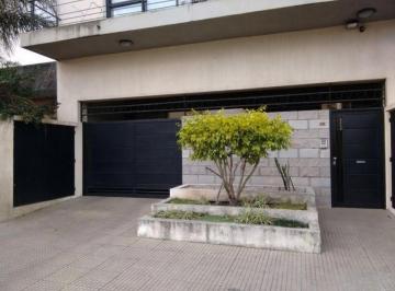 Departamento · 60m² · 2 Ambientes · 1 Cochera · Departamento 60 m². Calle Carabelas. Bernal, Quilmes