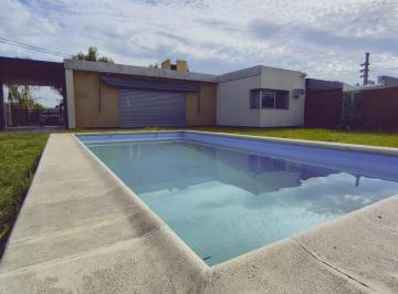 Casa · 88m² · 3 Ambientes · 2 Cocheras · Venta - Casa - 2 Dorm. - Piscina - Funes Town, Funes
