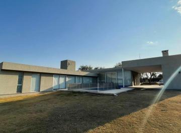 Casa · 300m² · 4 Ambientes · Se Vende Importante Casa en Barrio Causana