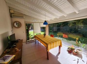 Casa · 180m² · 4 Ambientes · 2 Cocheras · Espectacular Casa en Venta en Pleno Alberdi