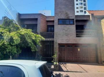 Casa · 178m² · 4 Ambientes · 2 Cocheras · Casa Chalet en Venta en Avellaneda, G. B. a. Zona Sur, Argentina