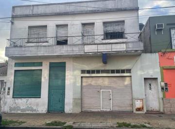 Casa de 7 ambientes, Morón · Propiedad de 7 Ambientes con Locales Al Frente Independientes Todo S/lote Propio