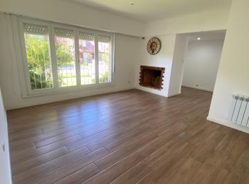 Casa de 6 ambientes, Mar del Plata · Casa Refaccionada Para Familia con Amplio Jardín
