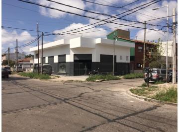 Local comercial · 221m² · Excepcional Local de 221 m² con Entrepiso de 90 m²