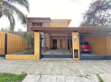 Casa · 180m² · 4 Ambientes · 3 Cocheras · Casa - 4 Ambientes - Merlo