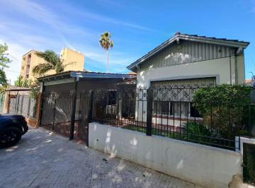 Casa · 180m² · 3 Ambientes · 1 Cochera · Chalet en Pleno Centro de Monte Grande!