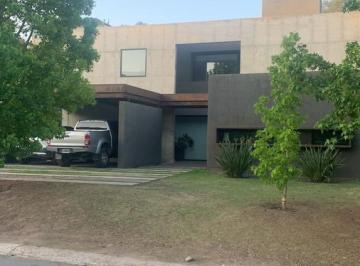 Casa · 822m² · 4 Dormitorios · 2 Cocheras · Casa - Estancia Q2