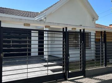 Casa · 130m² · 3 Ambientes · 2 Cocheras · Adrogue Muy Buen Chalet PH Excelente Ubicación Nuevo Valor