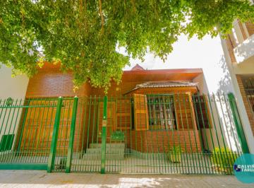 Casa de 4 ambientes, Villa Pueyrredón · Casa 4 Ambientes con Parque Cochera y Quincho