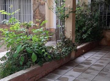 Casa de 3 ambientes, Lomas de Zamora · Apto Credito Lomas de Zamora m. Schell 300 56 m de Fondo Venta Directa