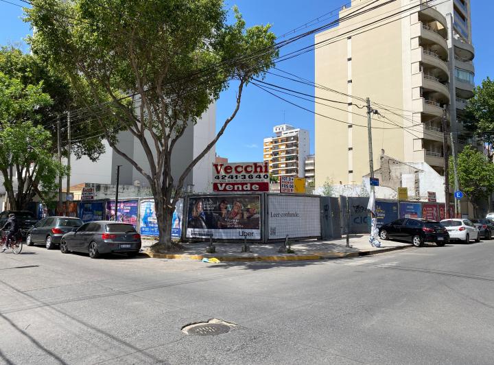 Terreno · 930m²