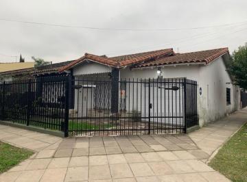 Casa · 135m² · 4 Ambientes · 1 Cochera · Casas - Chalet - Villa Luzuriaga, Gran Bs. As. Oeste
