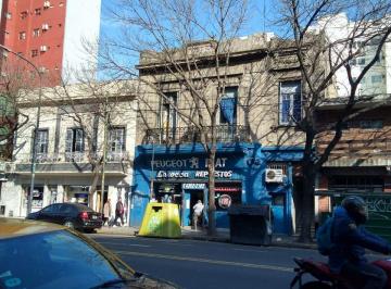 Hotel de 18 ambientes, La Boca · Almirante Brown Al 900