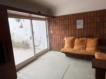 Casa de 6 ambientes Venta USD 135.000 · Casa Amplia en 2 Plantas. Muy Buena Ubicación.