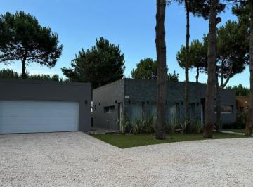 Casa · 220m² · 3 Dormitorios · 2 Cocheras · La Herradura - Pinamar - Alquiler Temporada 2024/2025