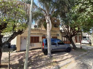Casa de 3 ambientes, Morón · Casa de 3 Amb. C/patio y Cochera en Haedo Chico