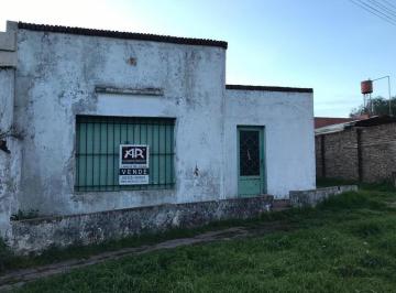 Casa · 50m² · Casa a Reciclar en Venta en Calle Negrito Manuel, Luján