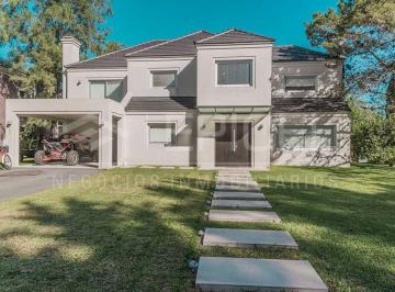 Casa · 290m² · 6 Ambientes · 2 Cocheras · Alquiler Temporada - St. Thomas Sur