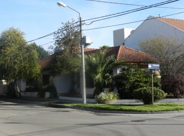 Casa · 128m² · 7 Ambientes · 2 Cocheras · Casa 2 Dorm. en Sucre 310 - Santa Rosa