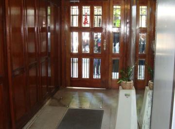 Departamento de 3 ambientes, Liniers · Liniers. J. L. suarez 200. Semipiso 3 Ambientes C/frente.