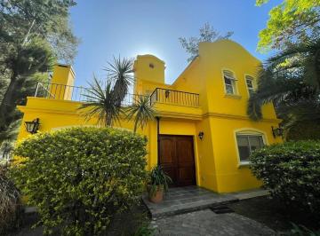 Casa · 172m² · 4 Ambientes · 1 Cochera · Casa Campos de Alvarez