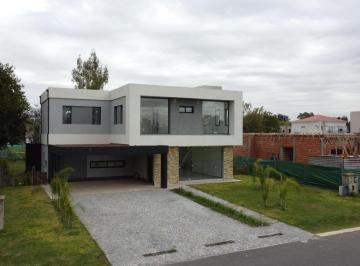 Casa · 260m² · 5 Ambientes · 4 Cocheras · Venta Casa de 5 Ambientes en Chateau Pilar