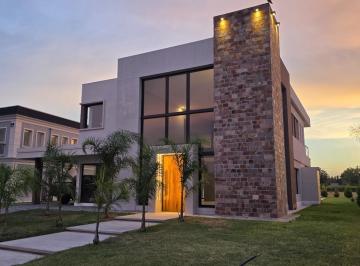 Casa · 340m² · 5 Ambientes · 2 Cocheras · Casa en Venta de 6 Ambientes en Chateau Pilar