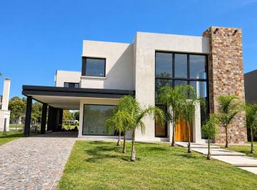 Casa · 270m² · 5 Ambientes · 4 Cocheras · Casa en Venta de 6 Ambientes en Chateau Pilar