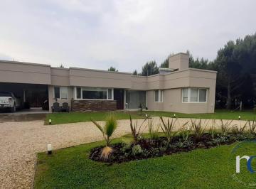 DEI-DEI-46_2 · Casa 3 Dorm. con Pileta en Alquiler Temporario en Pinamar Barrio La Herrad