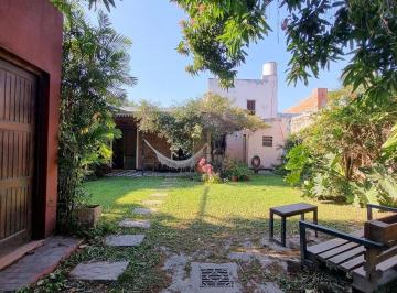 Casa · 167m² · 2 Dormitorios · 2 Cocheras · Casa con Departamento Sobre Av Las Heras, 400 m², Zona Unne