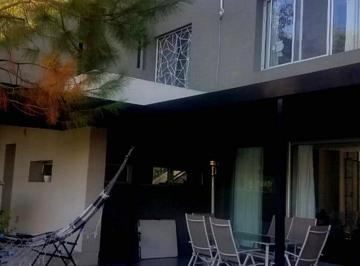 Foto · Casa en Venta - Barrio La Arboleda - Villa Warcalde - Fte a La Plaza