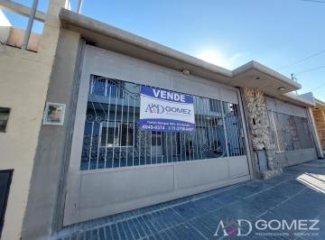 Casa · 125m² · 4 Ambientes · 2 Cocheras · ¡Financiacion! Hermoso Duplex 4 Ambientes - Muy Buena Ubicacion a m del Tren