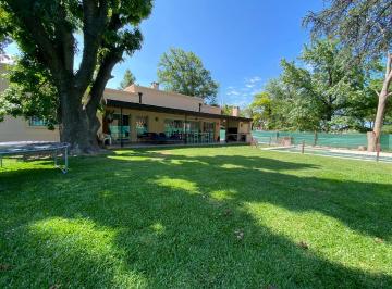 Casa · 160m² · 4 Ambientes · 2 Cocheras · Alquiler Temporario en Don Torcuato 3 Dorm.