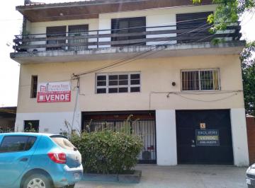 Casa · 350m² · 8 Ambientes · 2 Cocheras · Casa - Esc. - Centro