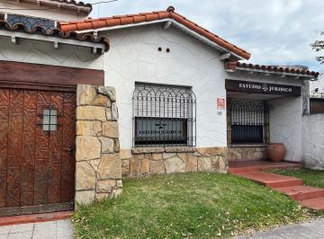 Casa · 286m² · 6 Ambientes · 1 Cochera · Lomas de Zamora Venta Propiedad en Excelente Ubicación