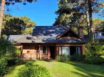 Casa · 151m² · 3 Dormitorios · 2 Cocheras · Casa en Venta - Zona Norte - Fragata La Victoria y Penelope Sur