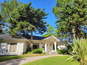 Casa · 160m² · 3 Dormitorios · 1 Cochera · Casa en Venta - Zona Norte - 4 Ambientes + Dep. Servicio