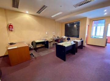 Departamento · 85m² · 6 Ambientes · Departamento 6 Ambientes con Kitchen y Baños. Al Frente. Apto Profesional.