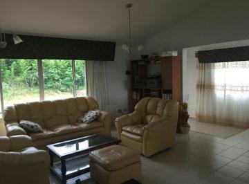Casa · 260m² · 3 Dormitorios · 2 Cocheras · Venta - Casa Amoblada con Pileta, en Villa del Lago, Villa Carlos Paz