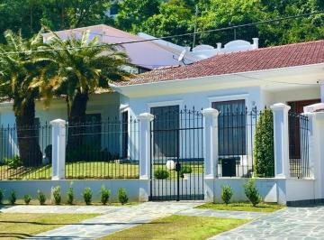 Casa · 380m² · 4 Ambientes · 2 Cocheras · Exc. Casa en Venta 3 Dorm Dep Quincho Pileta Los Jazmines