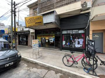 Local comercial · 120m² · Local de 120 m, Av Velez Sarsfield a 3 Cuadras de Estación