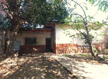 Casa · 63m² · 4 Ambientes · 1 Cochera · Venta Casa Lote 310 m 4 Amb Isidro Casanova Permuta