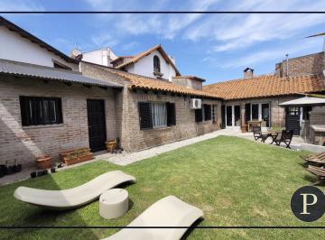 Casa · 113m² · 4 Ambientes · 1 Cochera · Casa - San Carlos