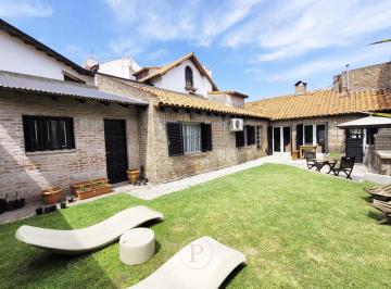 Casa · 113m² · 4 Ambientes · 1 Cochera · Chalet 4 Ambientes en San Carlos