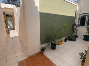 Casa · 66m² · 3 Ambientes · Casas de Pasillo con 2 Dorm. Patio
