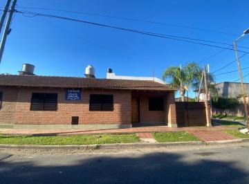 Casa · 70m² · 3 Ambientes · 1 Cochera · Casa - La Plata